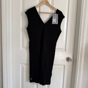 NWT icebreaker Women's Merino Granary Sleeveless V Neck Dress, Size M